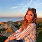 Estudiante de Universidad de Doble Grado en Derecho y ADE con un C2 en inglés disponible para dar clases particulares de inglés.